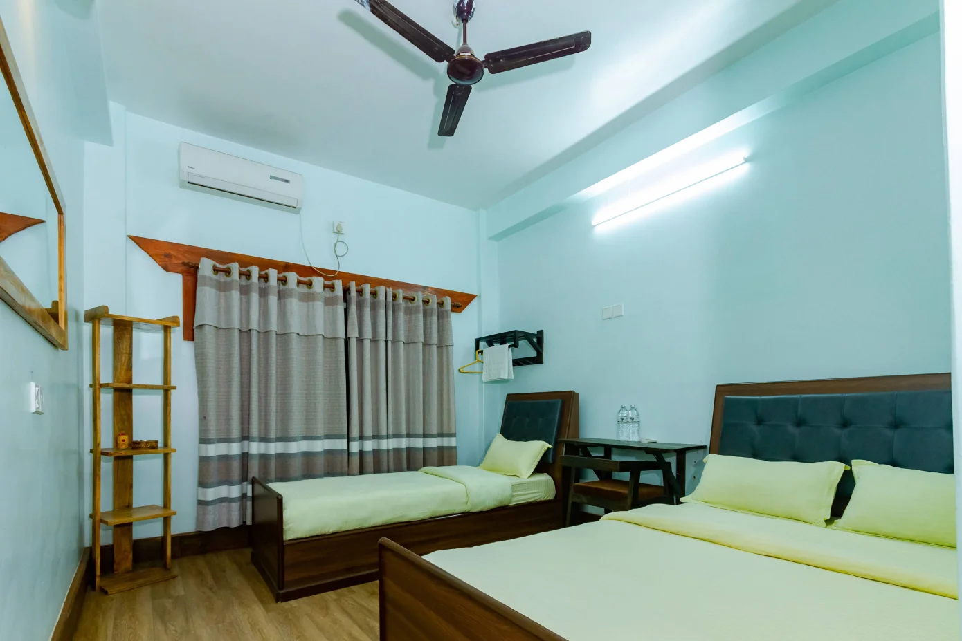 lake-view-room